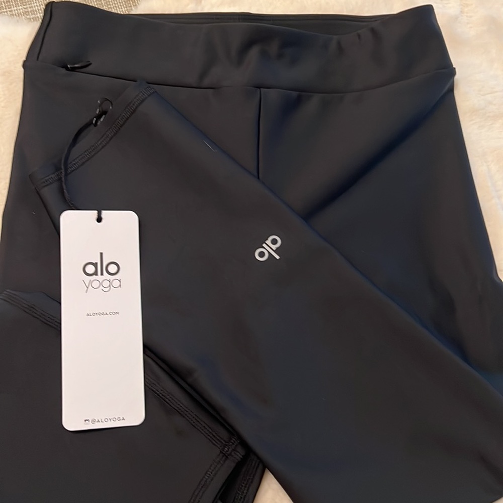 Alo Yoga Airlift high-waist conceal-zip capri. Like new